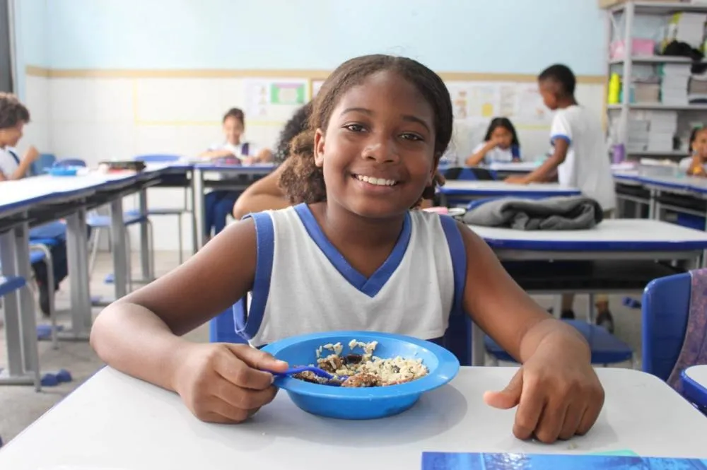 Salvador serve 180 mil refeições balanceadas por dia a 160 mil estudantes da rede municipal