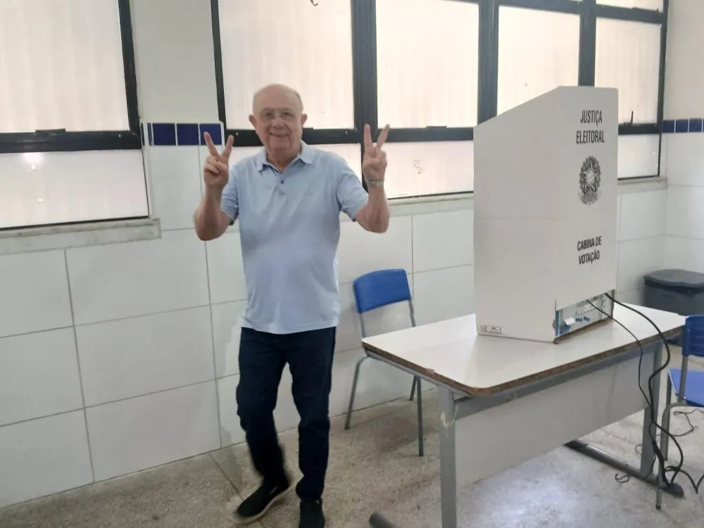 Prefeito José Ronaldo interrompe repouso médico e vai à urna confiante na vitória de Flávio Bolsonaro