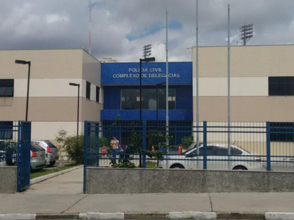 Falso médico detido pela polícia atendia pacientes em hospital particular em Feira de Santana