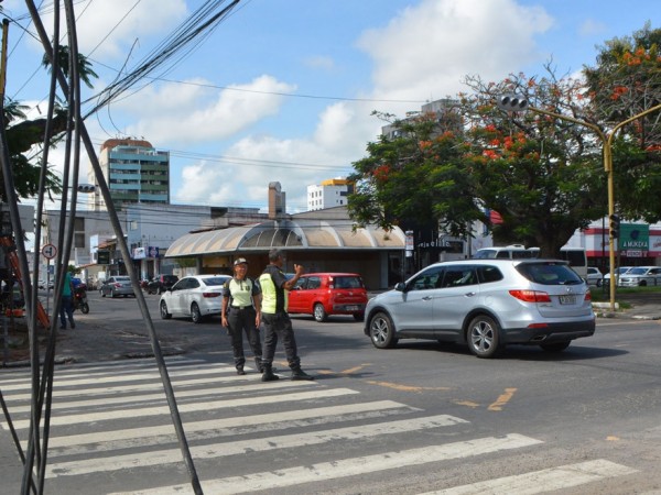 Ladrões roubam 300 metros de fios em pleno centro de Feira e danificam semáforos