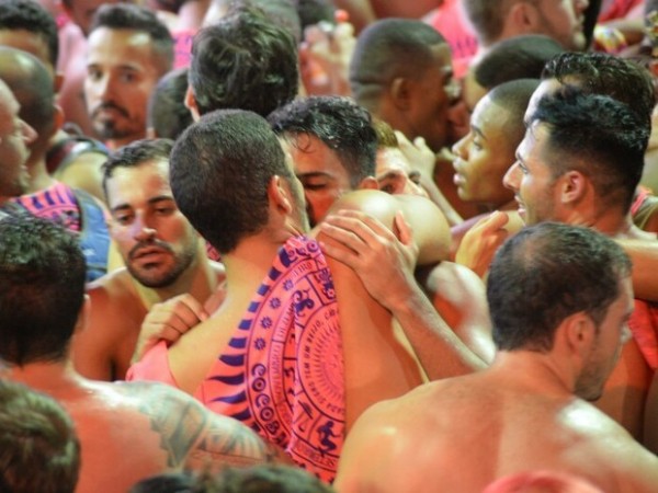 Targino Machado:  sexo banalizado na avenida, o verdadeiro apocalipse do Carnaval